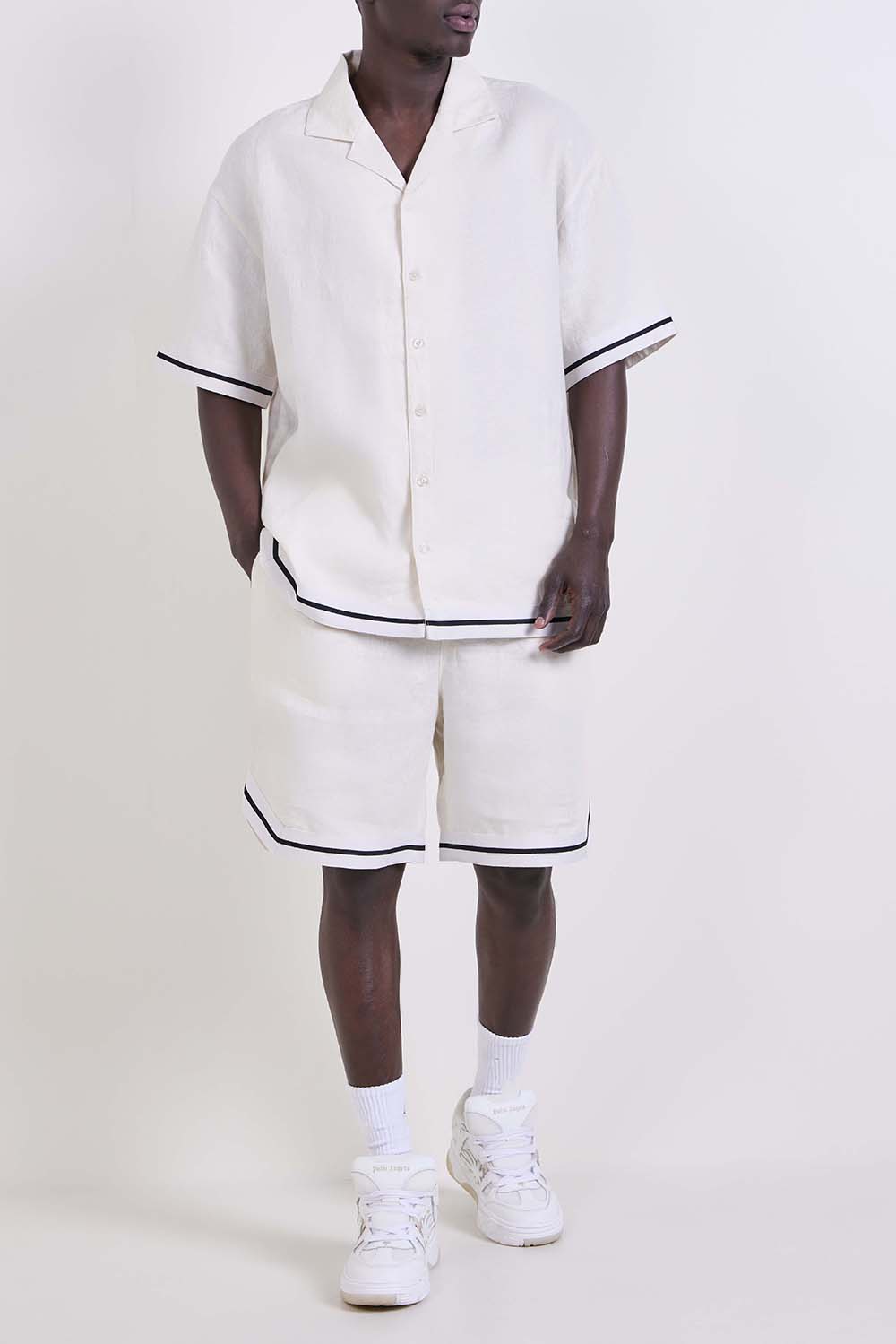 חולצת כפתורים קצרה